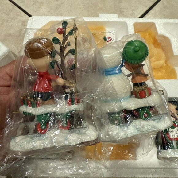 Danbury Mint Peanut Gallery Charlie Brown Christmas Train Snoopy - Picture 9 of 11